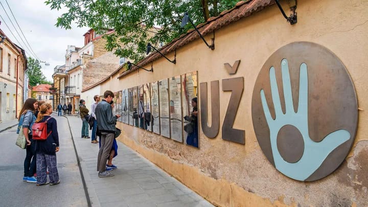 Užupio Respublikos ženklas žiemą.