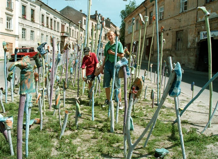 Skulptūriniai stulpai Užupyje.